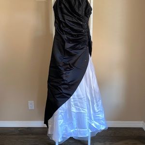 Black and White Strapless Formal Dress